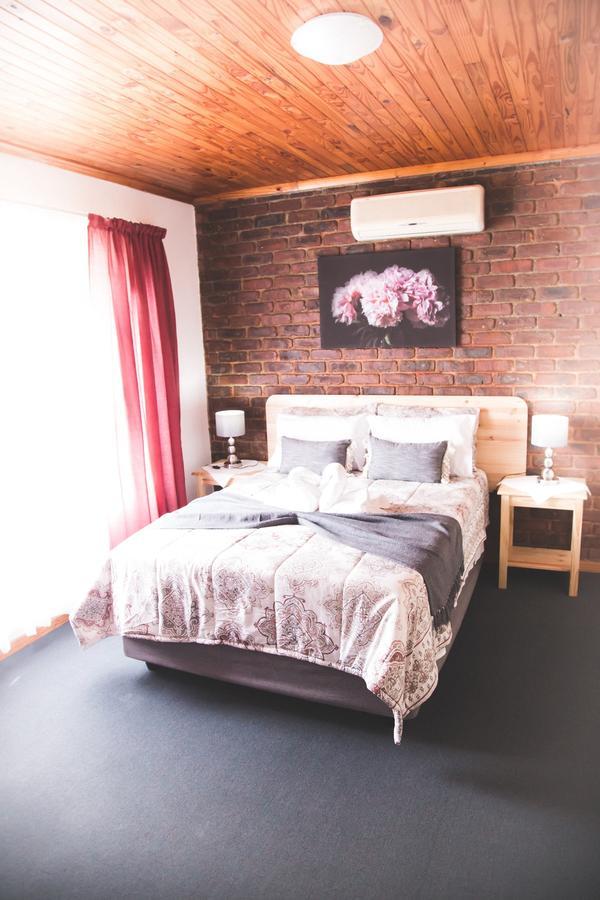Hotel 29 Polvy Street Mbombela Esterno foto