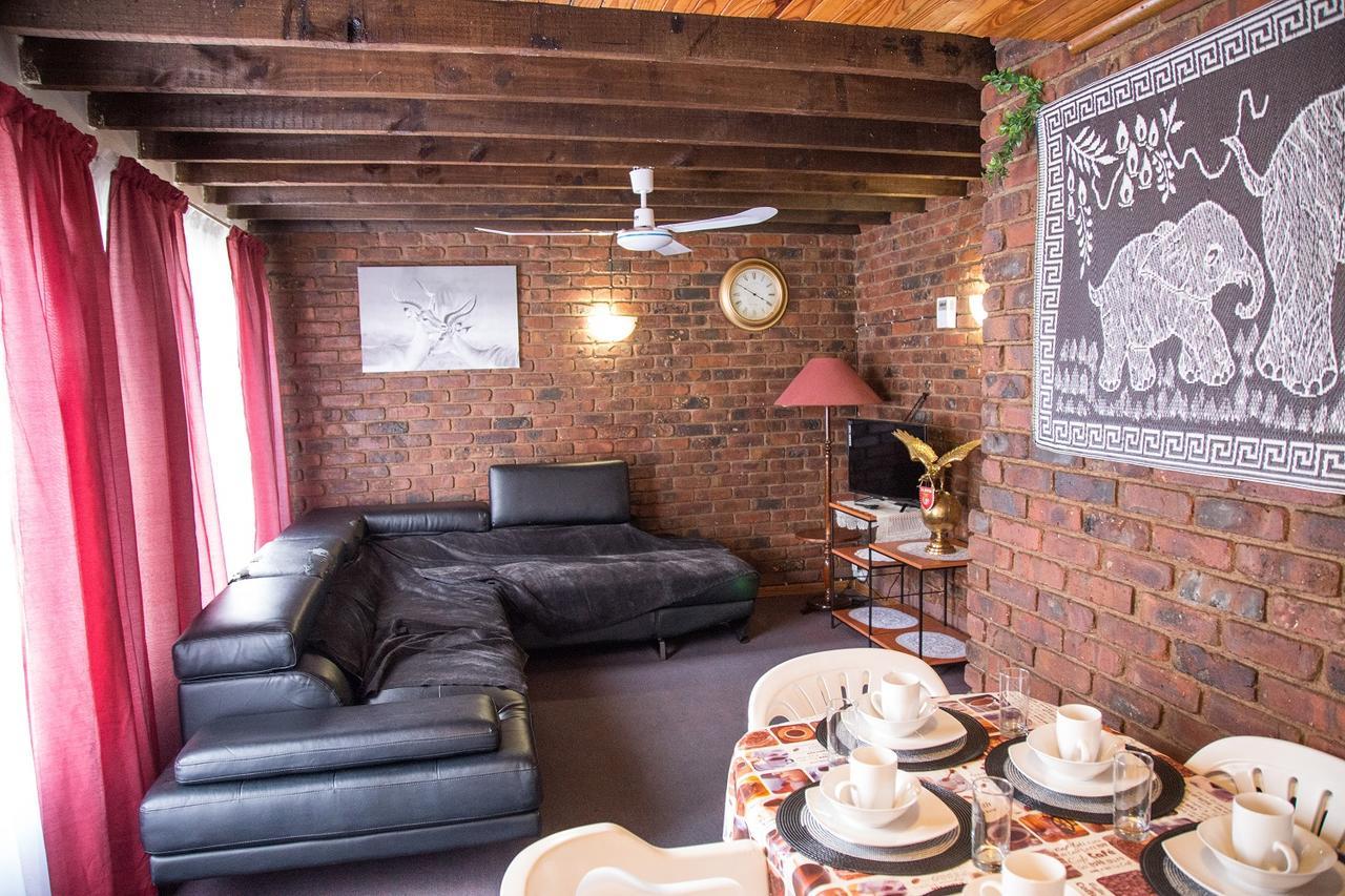 Hotel 29 Polvy Street Mbombela Esterno foto