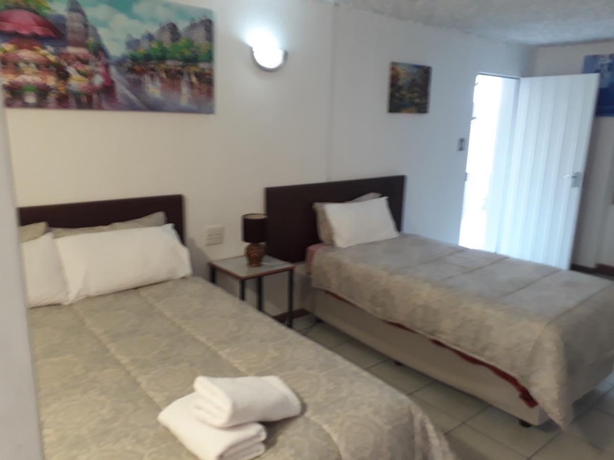Hotel 29 Polvy Street Mbombela Esterno foto